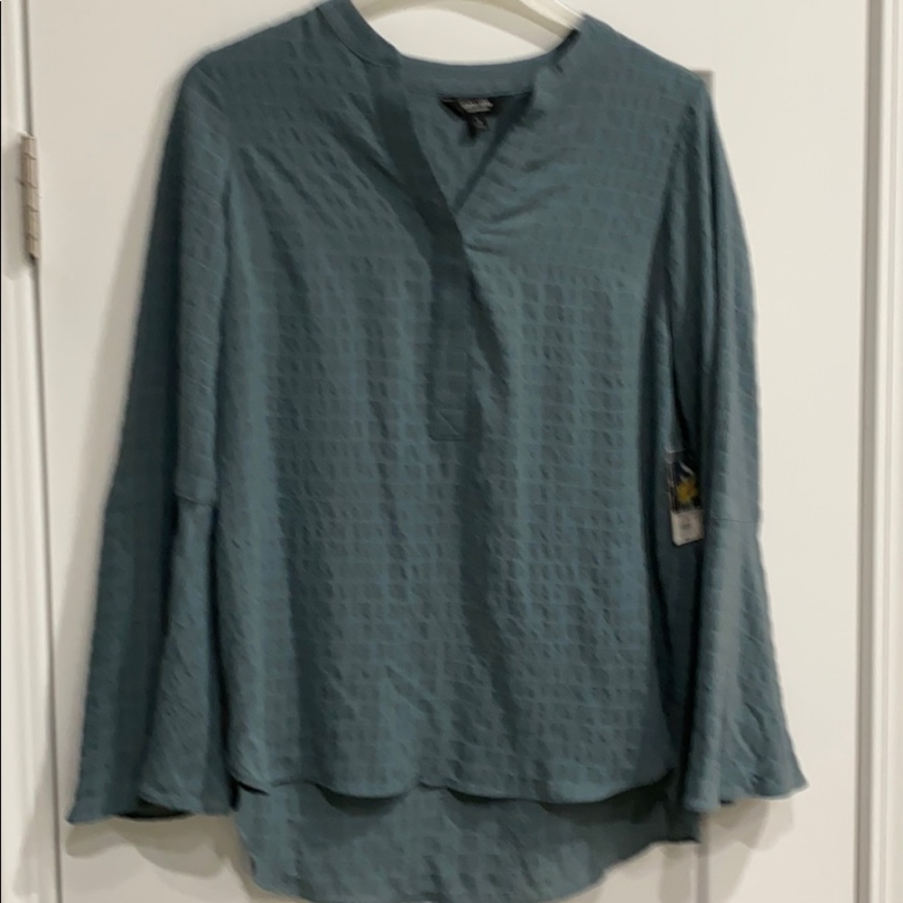 Vera wang long sleeve casual top.